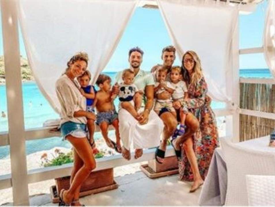 في قصر مهيب يقضي النجم الإسباني وزوجته إجازتهما