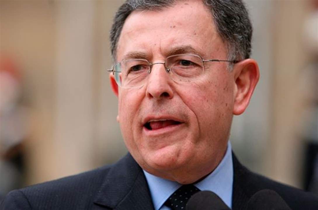 السنيورة: حزب الله يعرّض لبنان للخطر 