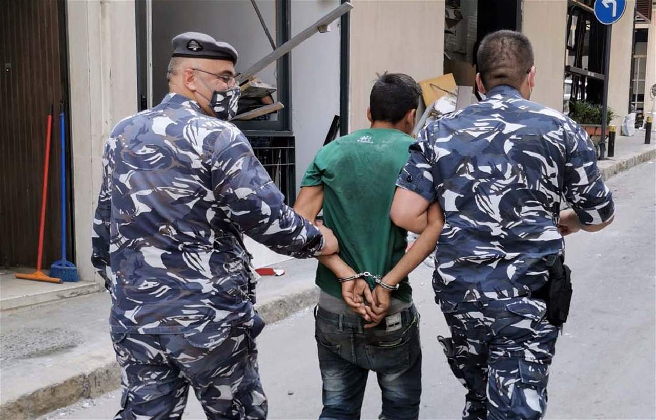 توقيف 12 مشتبها فيهم بقيامهم بعمليات سرقة في الأماكن المتضررة