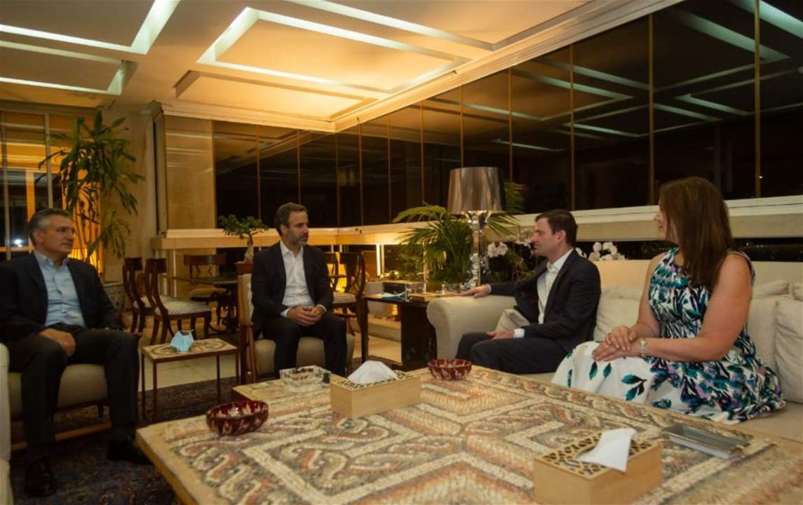  معوض يستقبل هيل في ختام لقاءاته اللبنانية