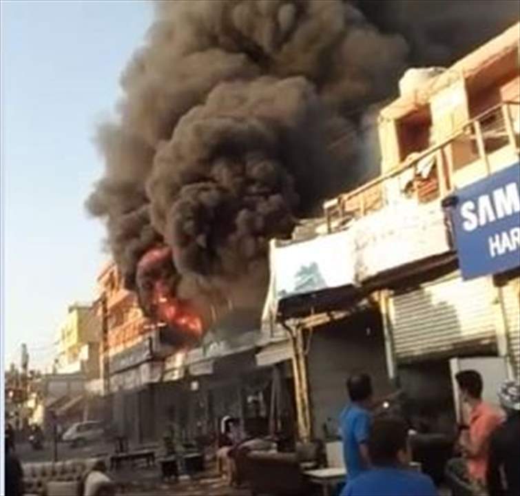 بالصور- حريق داخل مؤسسة لبيع المفروشات في الاوزاعي...