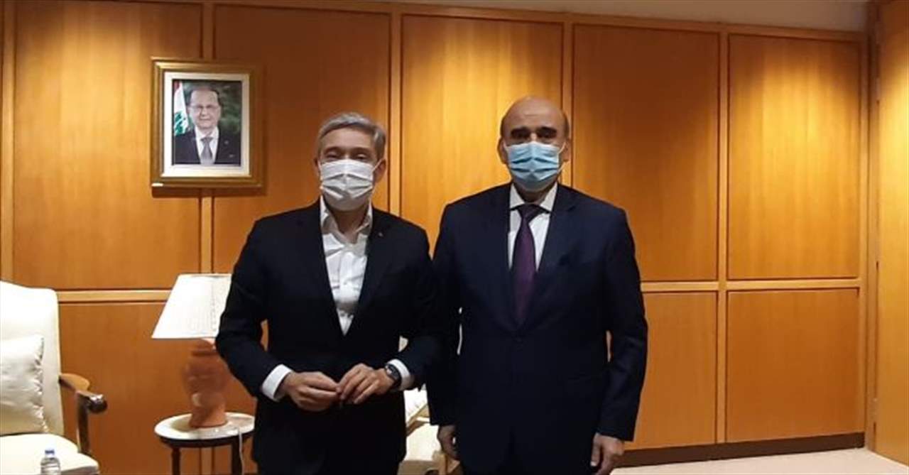 وزير خارجية كندا يعرب من المطار عن تضامن بلاده حكومة وشعبا مع لبنان..