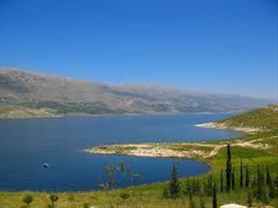 جثة متحللة عند الضفة الشرقية لبحيرة القرعون...