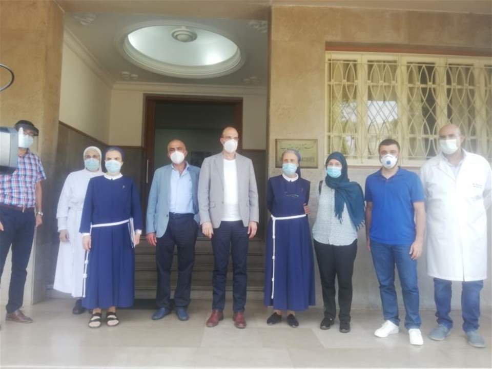 وزير الصحة تفقد مستشفى الصليب: كلما خففنا اجراءات التعبئة كلما تطلب ذلك مسؤولية اضافية من المجتمع المدني