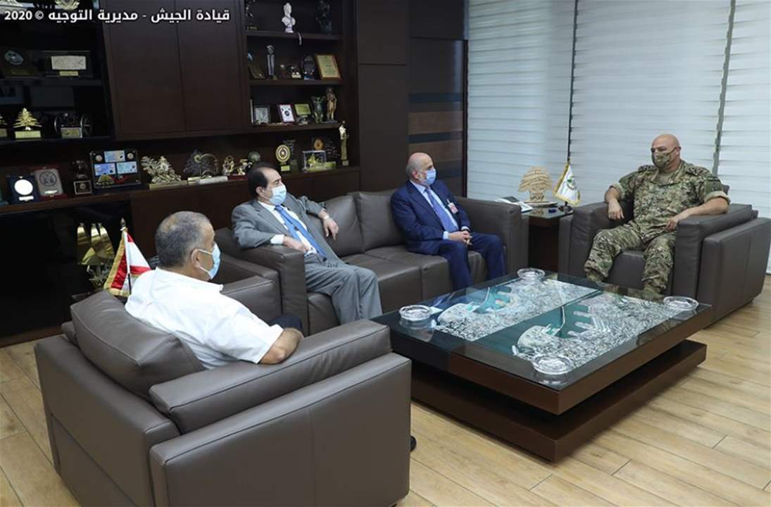 قائد الجيش يستقبل عدداً من النواب والفعاليات
