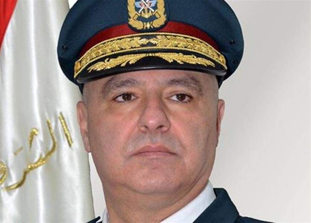  قائد الجيش تفقد ثكنة عرمان والتقى اهالي الشهداء العسكريين الستة