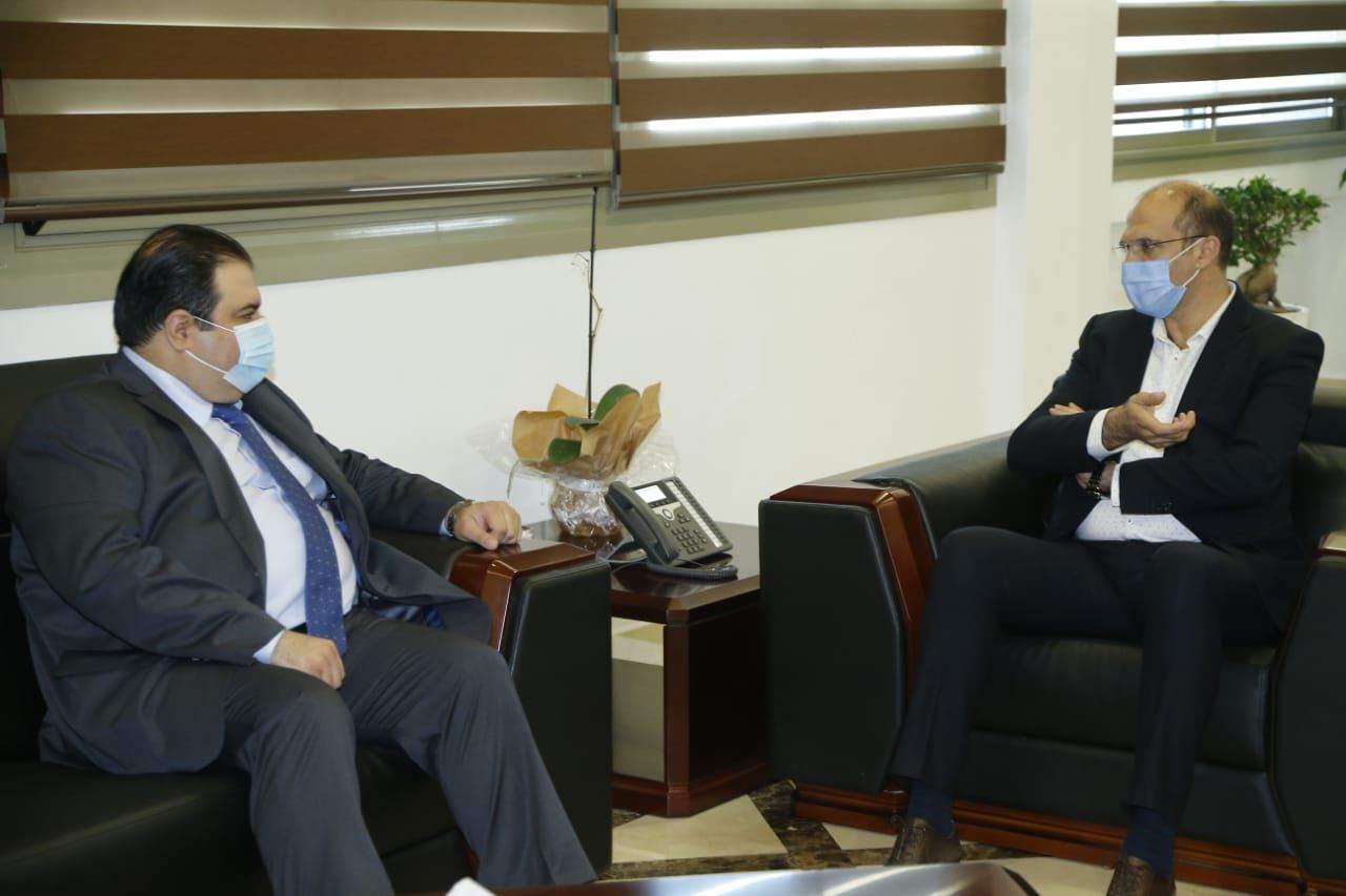 وزير الصحة تبلغ قرار الحكومة العراقية إعادة افتتاح الملحقية الصحية في السفارة