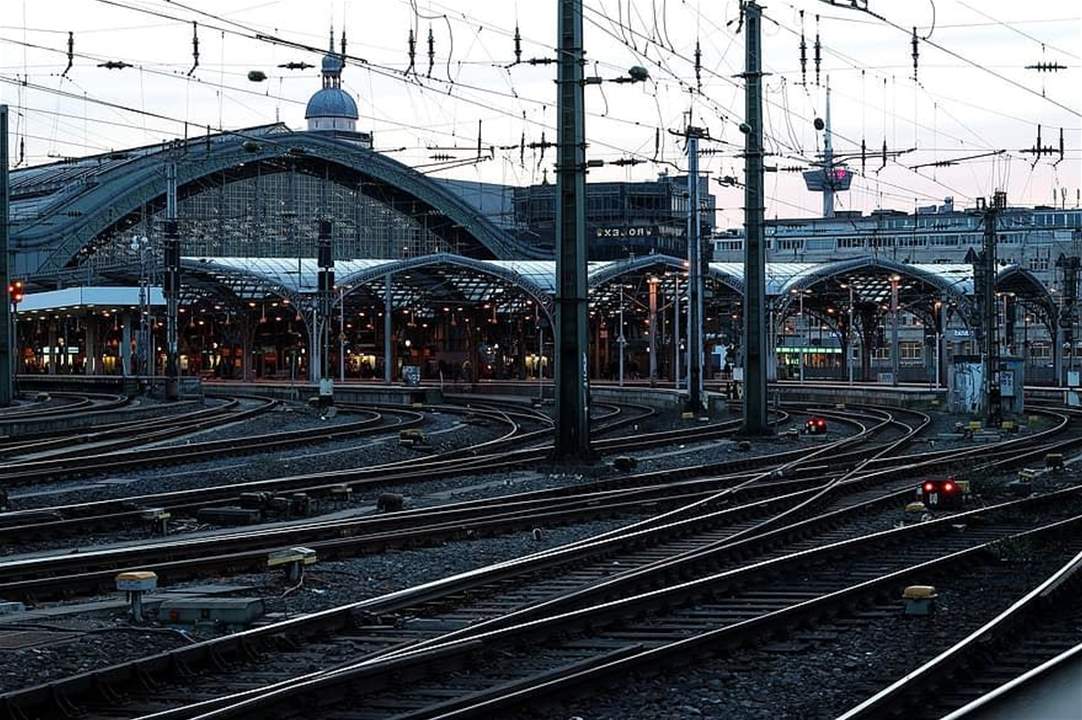 شرطة ألمانيا تبطل مفعول قنبلة بدائية الصنع على متن قطار..