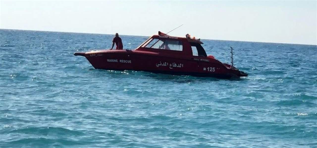 الدفاع المدني ينقل جثة رجل من شاطئ البترون