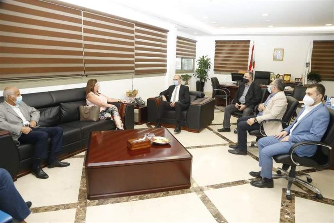 نقابة مستوردي الأدوية علقت قرار وقف تسليم المستلزمات الطبية ...