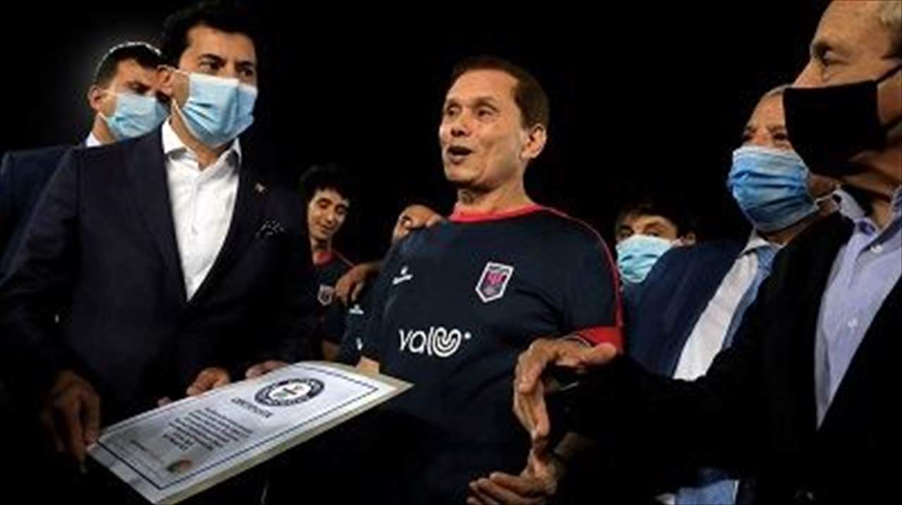 رسمياً: الجدّ المصري أكبر لاعب في العالم في سنّ الـ 75