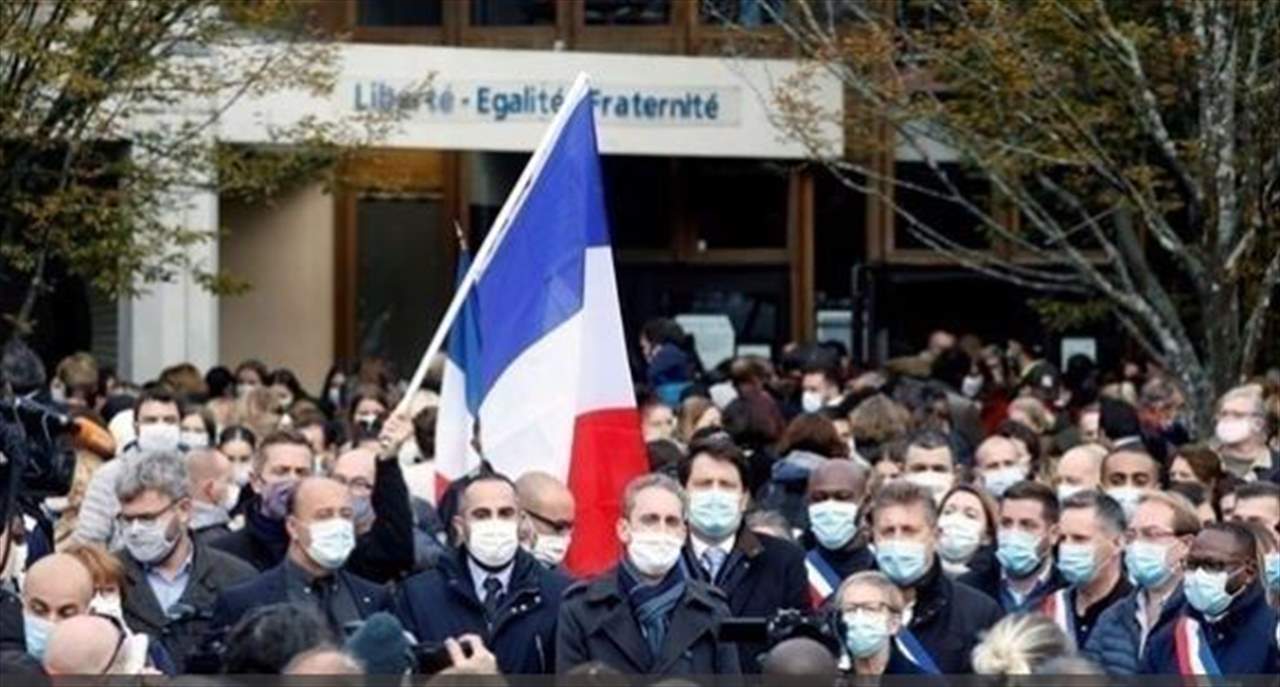 فرنسا: السجن لطالبة كتبت عبر مواقع التواصل الإجتماعي أن أستاذها "يستحق" الموت