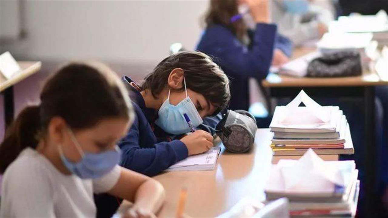 فرنسا توسّع فرض وضع الكمامات "ليشمل الأطفال اعتبارا من سن السادسة"