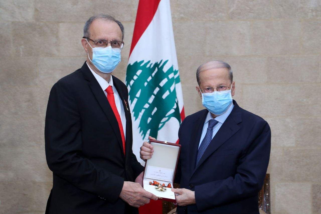 الرئيس عون يمنح وسام الأرز الوطني من رتبة كومندور للبروفسور ناجي الصغير