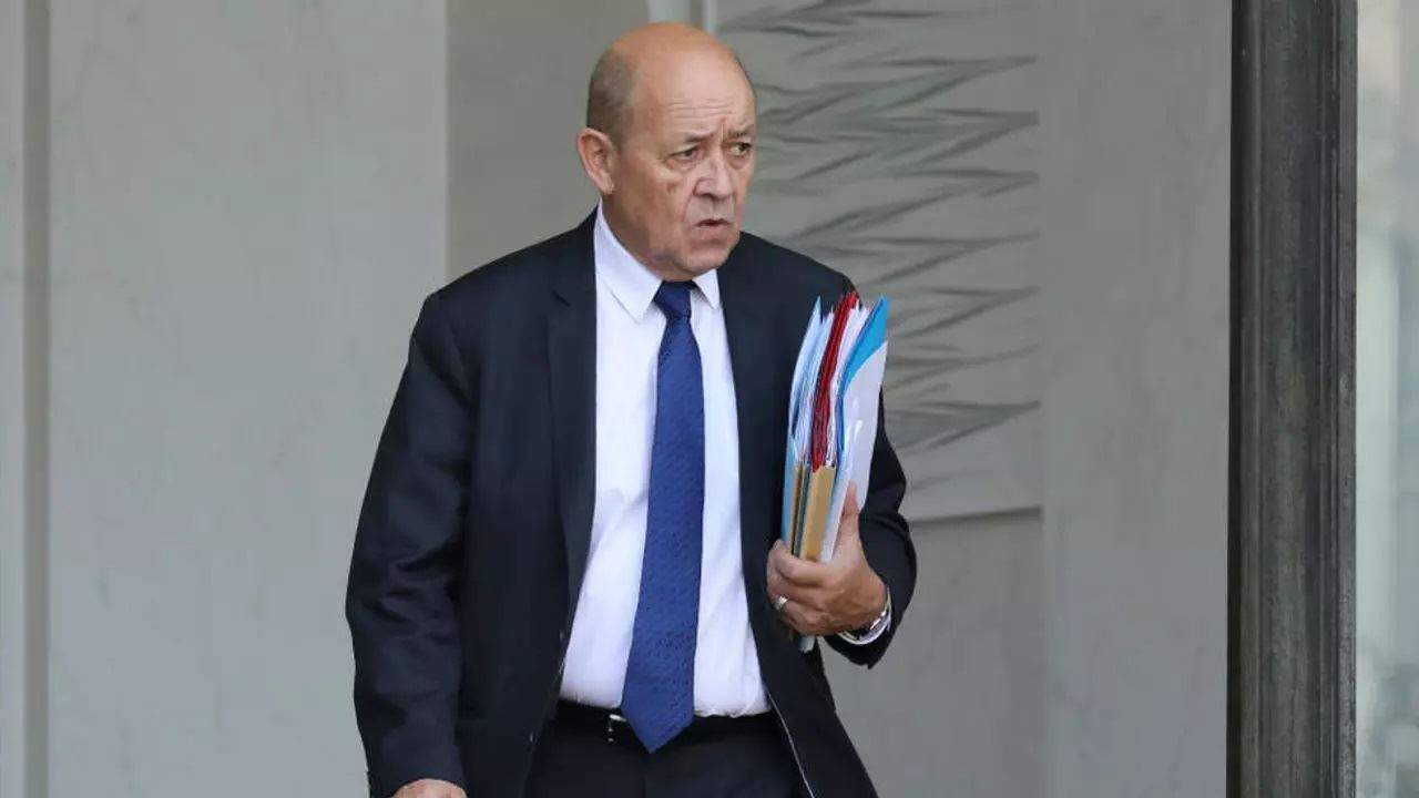 فرنسا تنقل رسالة للأزهر بشأن الإسلام وشيخه يرد