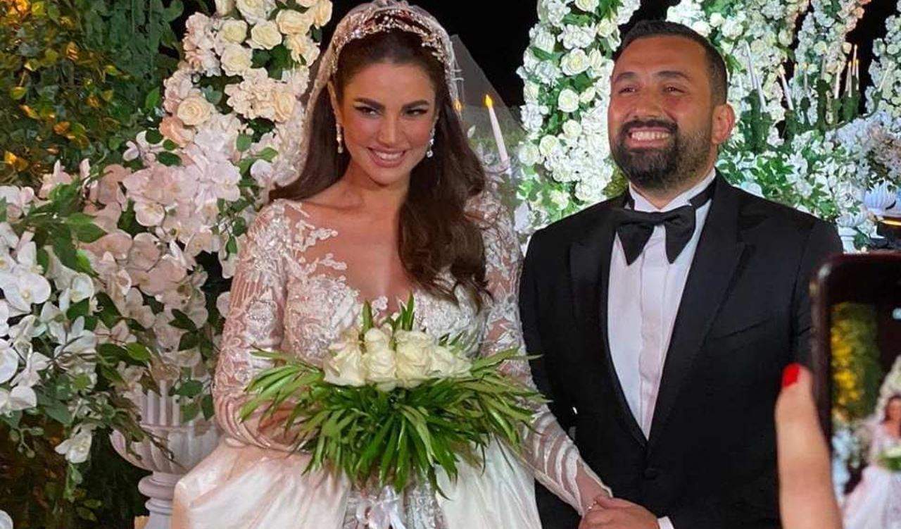 اول تعليق لـ زوج درة على شائعة عدم انفصاله عن زوجته الاولى 