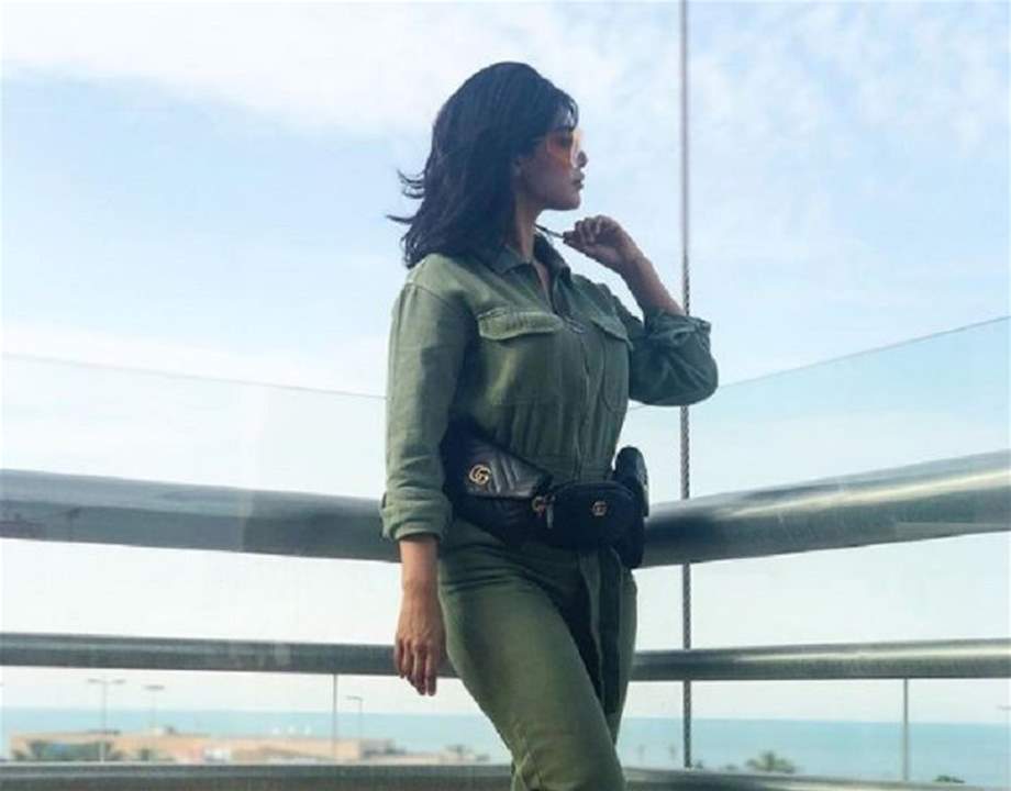 فنانة تتلقى أغلى صابونة في العالم "مصنوعة من الذهب الخالص" .. فيديو للحظة استلامها