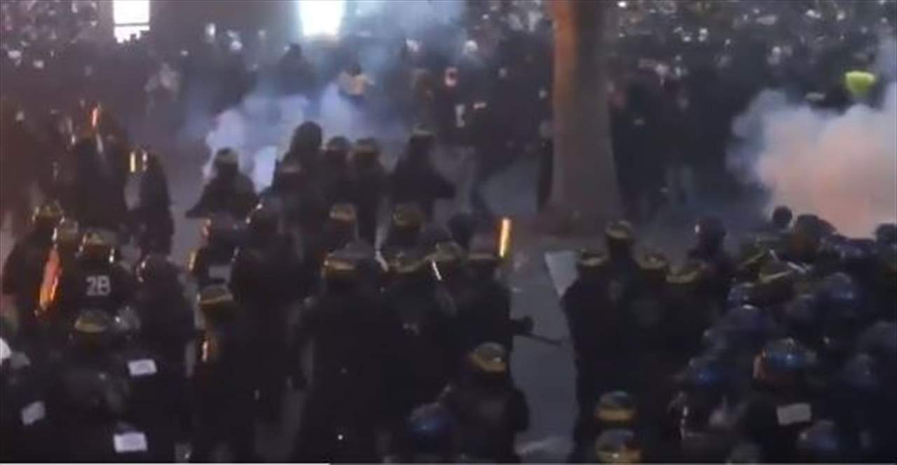 بالفيديو- إصابة 37 شرطيا في اشتباكات مع محتجين في باريس ضد مشروع قانون "الأمن الشامل"
