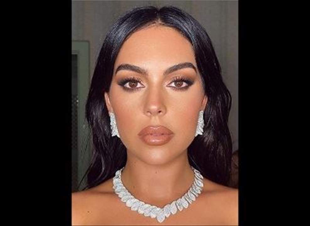 صور: جورجينا تعرض صوراً لمجوهرات وحساب قيمتها