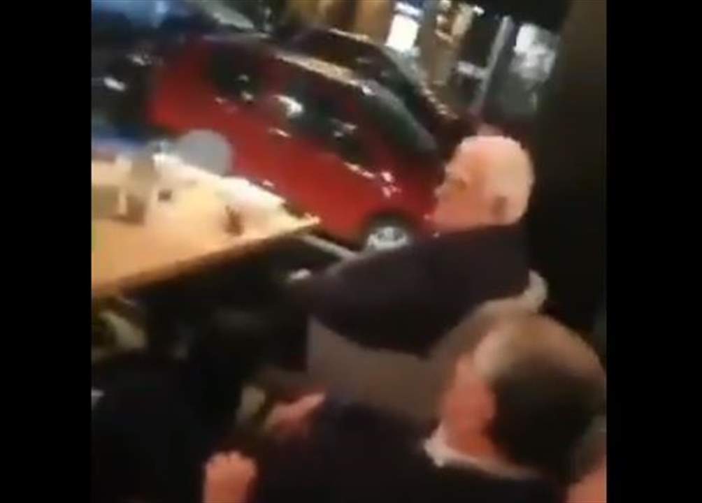 طرد الوزير السابق عدنان القصار من مقهى في بيروت 