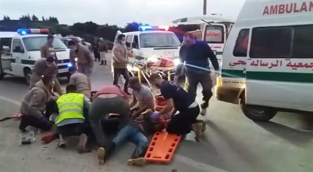 مراسل "الجديد": سيارة تصدم ثلاثة عمال في طيردبا