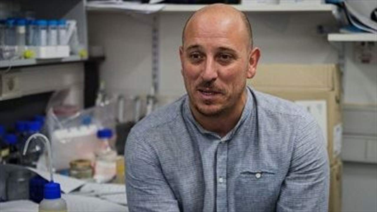 تحول من لاعب ومدرب إلى أحد أفضل 10 علماء في مكافحة كورونا