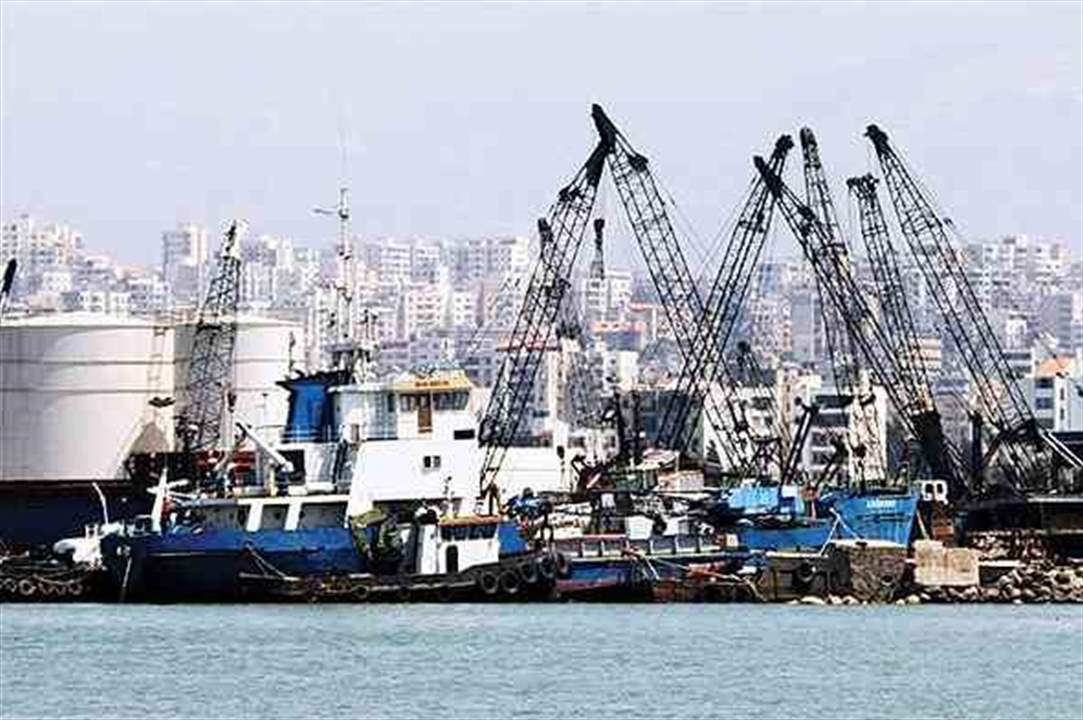 تنظيف مرفأ الميناء بتوجيهات من المحافظ نهرا