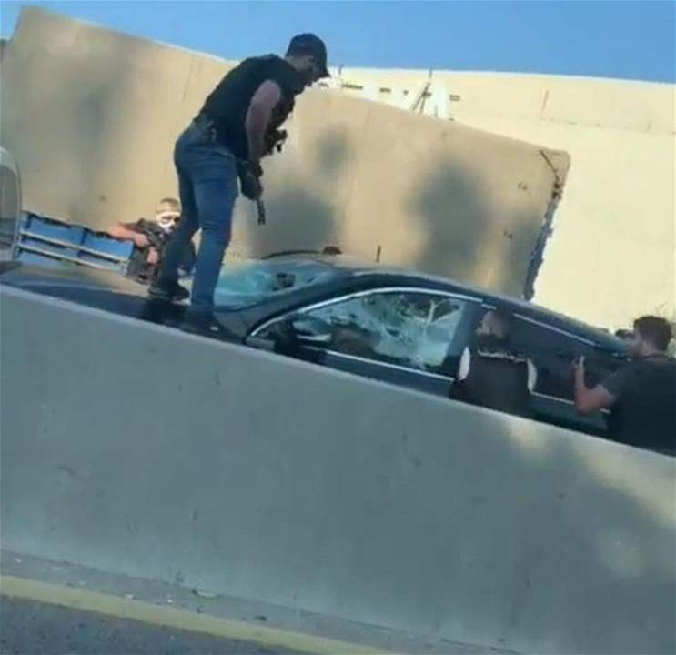 قوى الامن توضح حقيقة الفيديو الذي يجري تداوله حول  تعرّض سيارة أحد الأشخاص لتكسير زجاجها... 