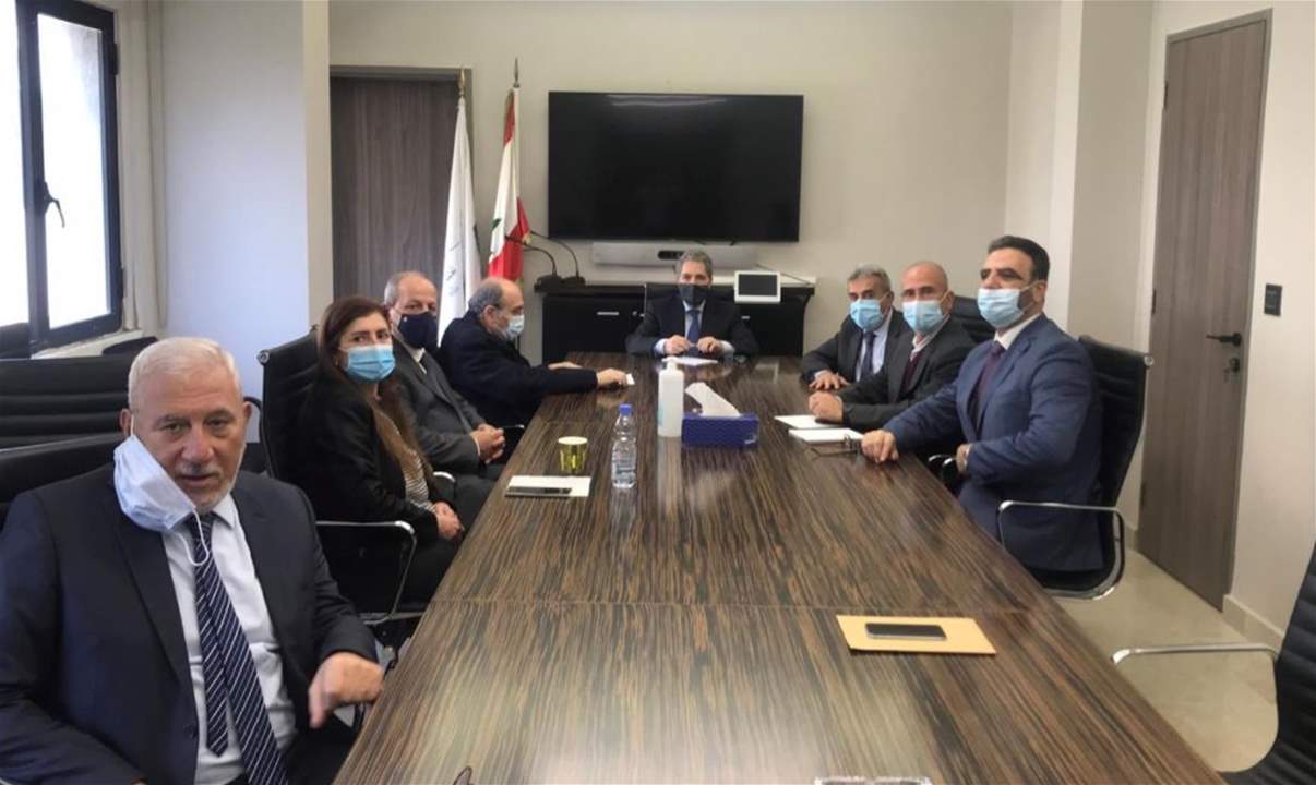 وزني بحث مع المجلس التنفيذي لاتحاد نقابات موظفي المصارف الإعفاء الضريبي عن تعويضات الصرف