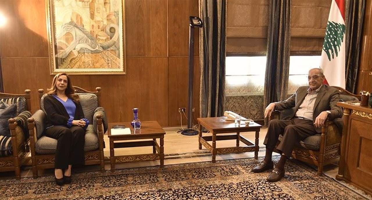 بري عرض الاوضاع العامة مع عكر وعزى الكويت بالشيخ ناصر الصباح وأبرق الى أمير قطر مبديا الاستعداد للتعاون مع مجلس الشورى