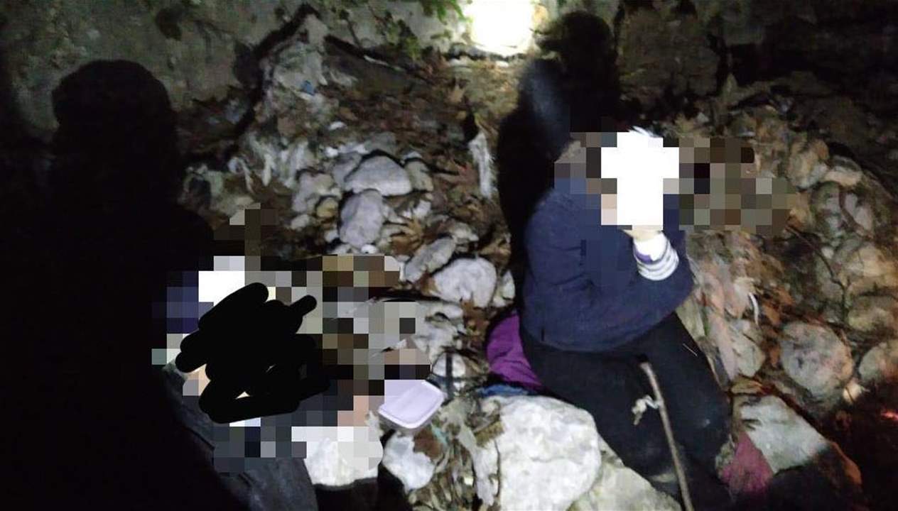 الدفاع المدني ينقذ ثلاثة مواطنين ضلّوا طريقهم في وادٍ في داريا