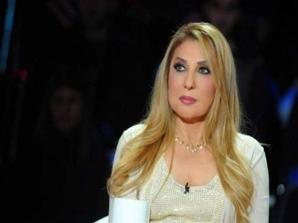 نادية الجندي  وراء شخصية نفرتيتي في  برنامج The Masked Singer