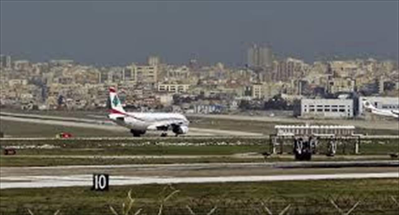  وصول الطائرة الأولى من حلب إلى مطار بيروت...