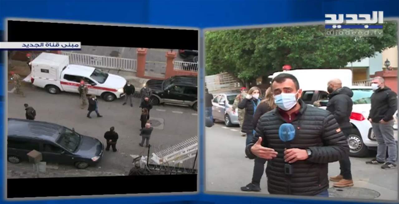 دورية من مخابرات الجيش تحاول توقيف الصحافي رضوان مرتضى من أمام مبنى تلفزيون الجديد