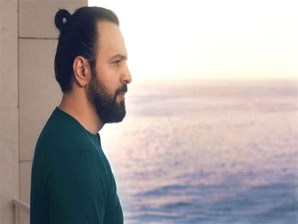 تيم حسن حائر بين امرأتين... ولا يريد أن يخرب بيته