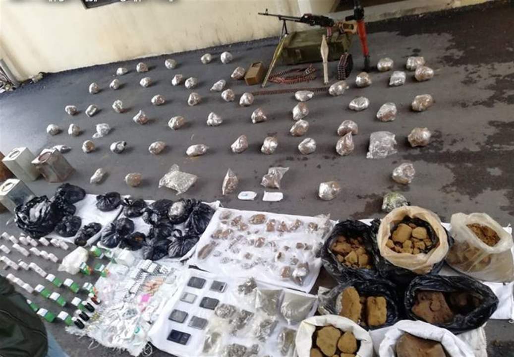 الجيش: توقيف شخصين وتسلم كمية كبيرة من المضبوطات..