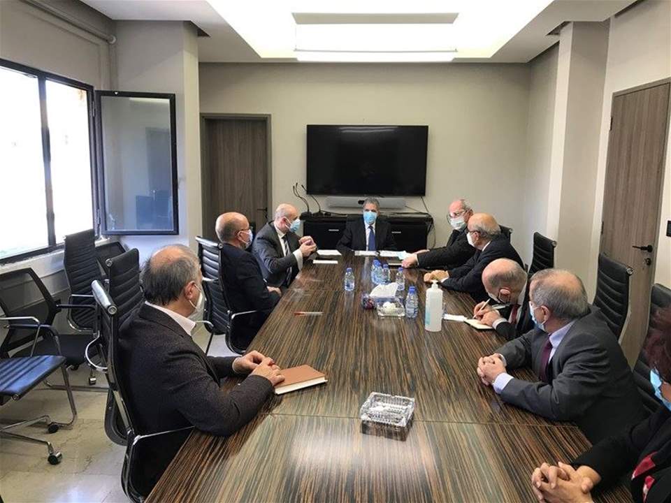 وزني استقبل وفداً من نقباء المهن الحرة طالب باستثنائهم من الإعلام 114