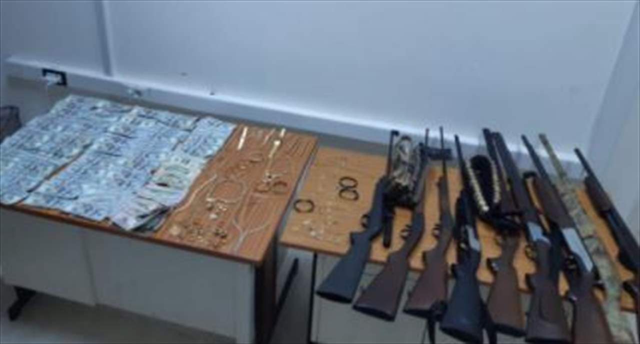 القبض على سارق أموال ومصاغ بقيمة 90 ألف دولار وإعادة المسروقات إلى صاحبها 