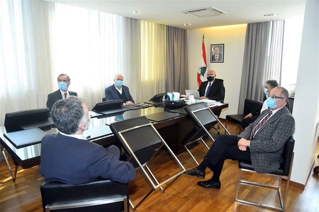 وزير الصناعة: ممثلو شركات الاسمنت تعهدوا التزام السعر الرسمي لطن الترابة