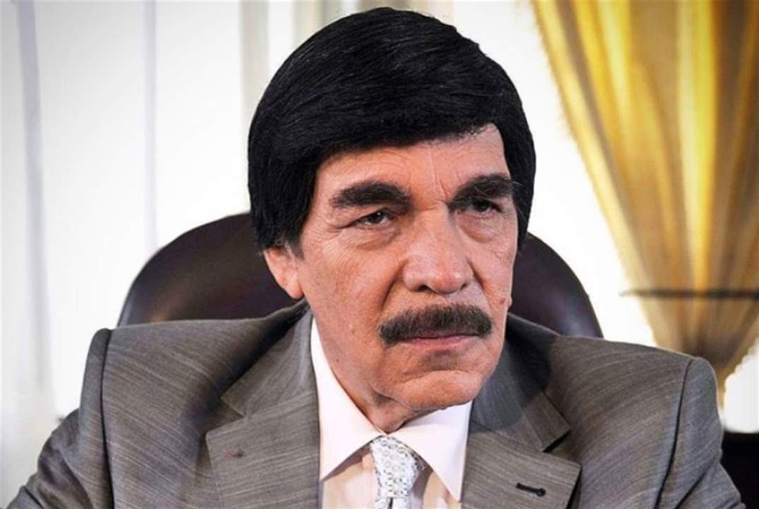 شابة صينية تبرع بتقليد ياسر العظمة في مشهدين من مسلسل "مرايا"