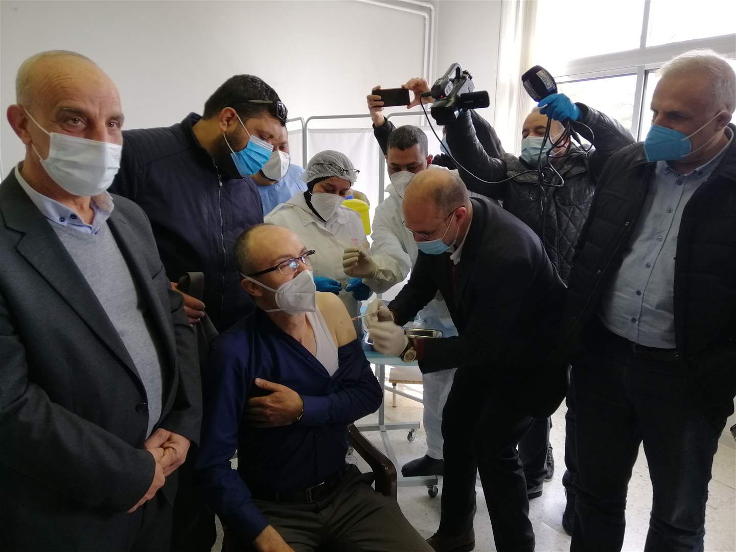  وزير الصحة يفتتح مركز اللقاح ضد "كورونا" في مستشفى بعلبك الحكومي: ملتزمون الخطة لحماية فئات المجتمع والمقيمين كافة