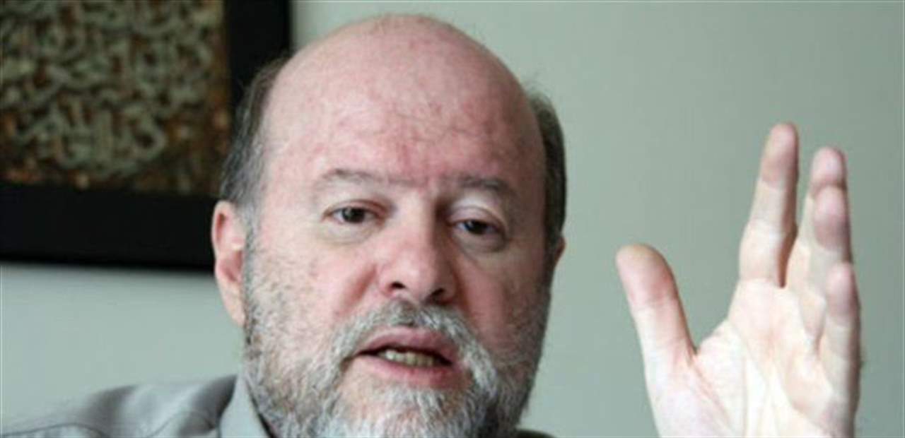 وفاة الكاتب السياسي انيس النقاش اثر مضاعفات فيروس كورونا