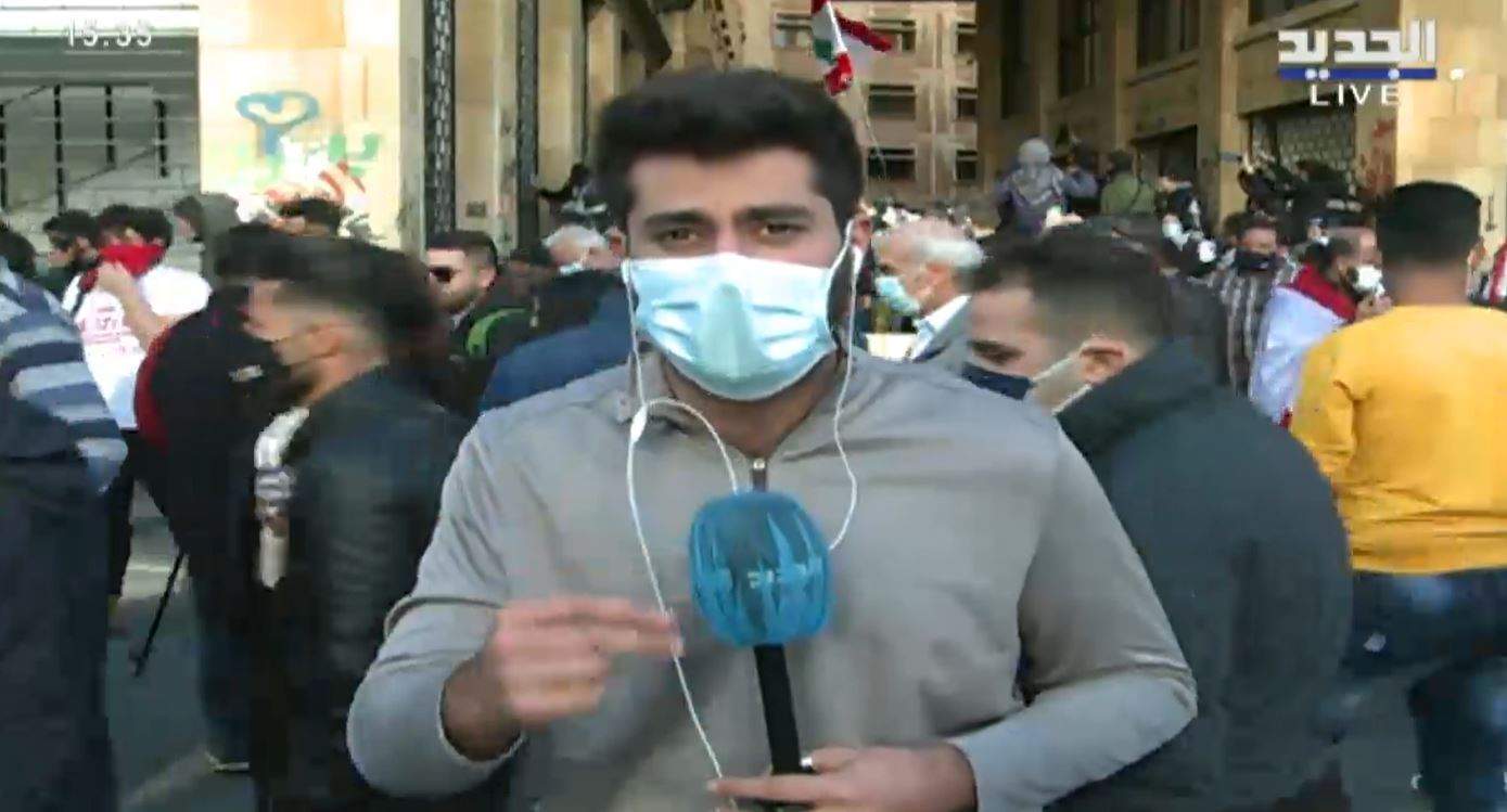 مراسل "الجديد": المحتجون الذين إجتمعوا في رياض الصلح توجهوا إلى وزارة الإقتصاد على ان يتابعوا المسيرة بإتجاه جمعية المصارف