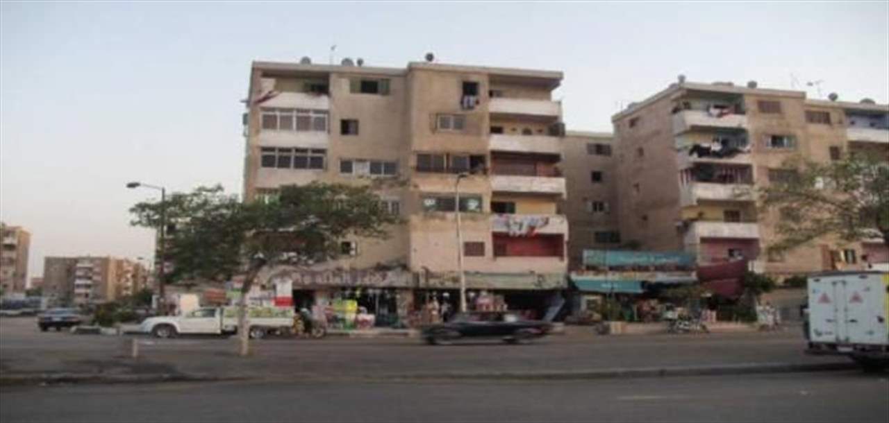ثلاثة أشخاص قاموا بإلقاء طبيبة مصرية من شرفة منزلها بسبب "اشتباههم في سلوكها"