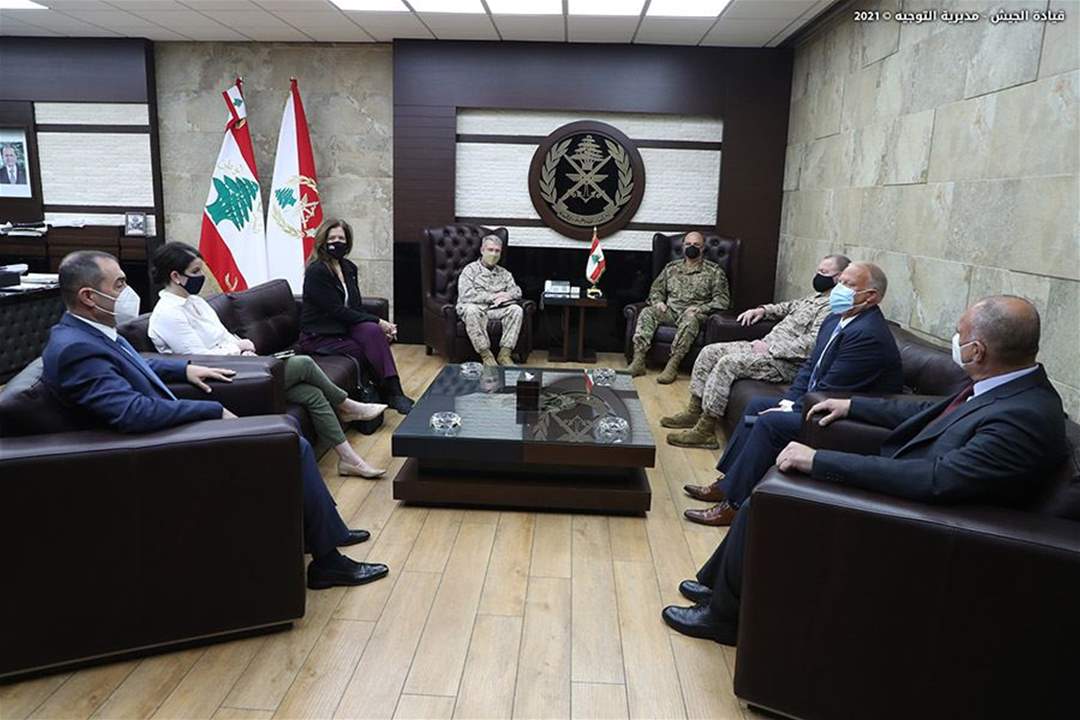 قائد الجيش يستقبل قائد القيادة الوسطى الأميركية بحضور السفيرة الأميركية