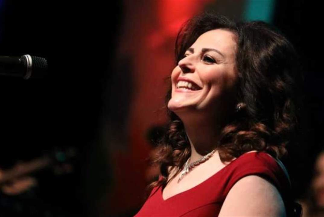 جنازة ميادة بسيليس بحضور أيمن زيدان وأمل عرفة وإحدى بناتها تنهار