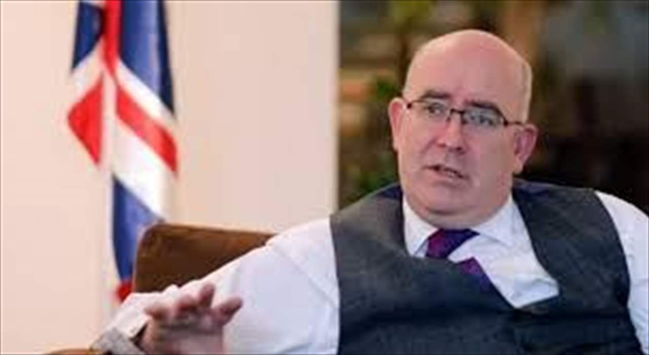 القائم بالأعمال البريطاني: نريد لبنان بلدا مستقلا وآمنا وأفضل ما يخدم مصالحه هو الانفصال عن الصراعات