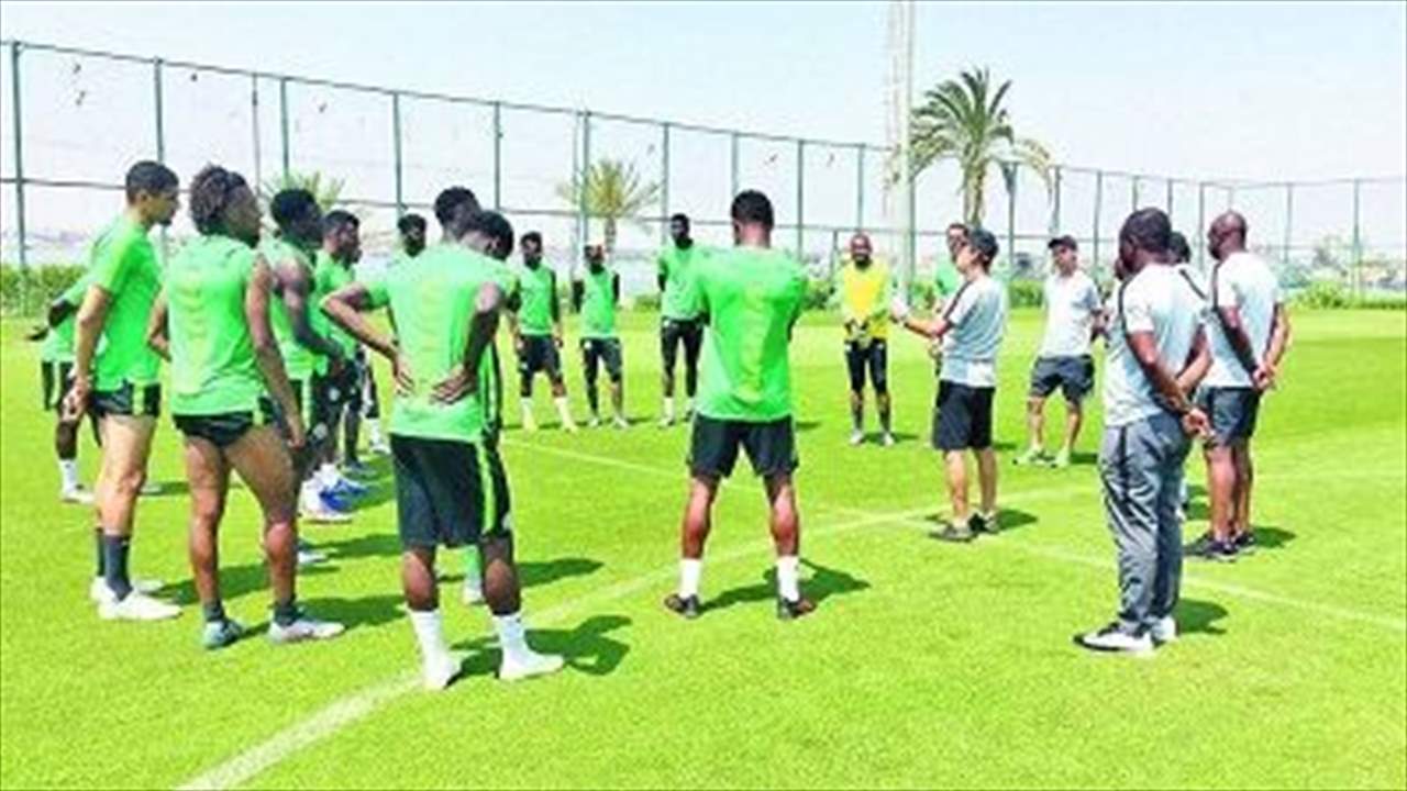 نسور نيجيريا يسافرون إلى بينين في قارب !! 