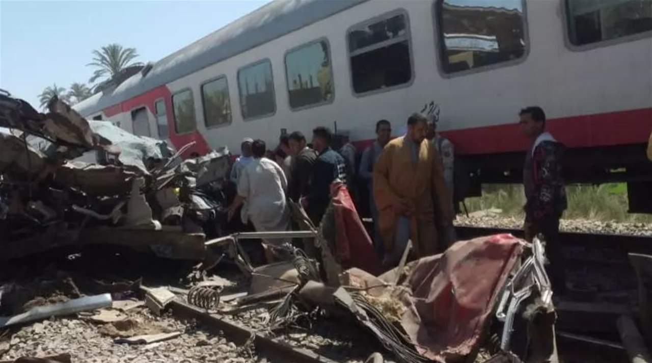 مصر تشيّع ضحايا حادث القطارين وتنشئ لجنة تحقيق مكلفة بتحديد المسؤوليات