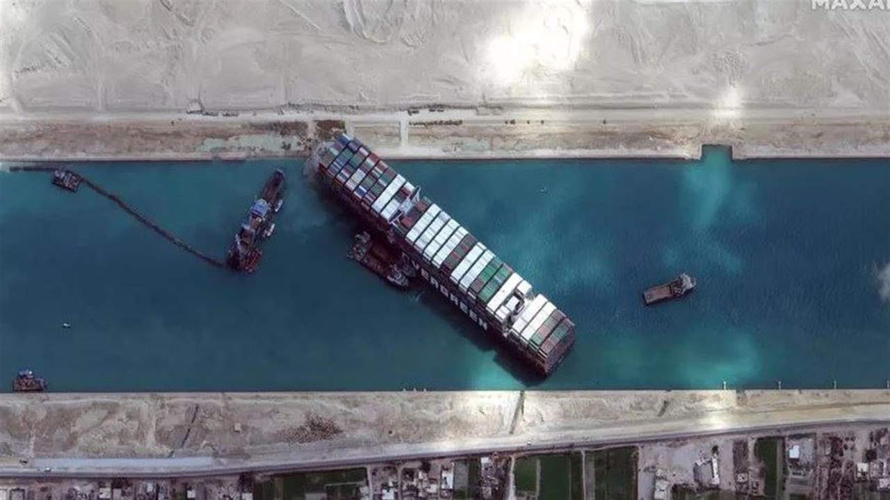 استئناف حركة الملاحة في قناة السويس بعد إعادة تعويم السفينة الجانحة